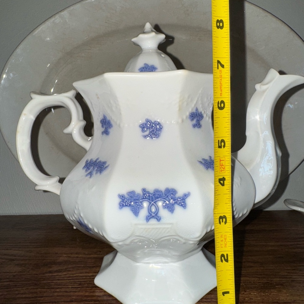 Elegant White and Blue Floral Teapot with lid & two teacups - Picture 15 of 16